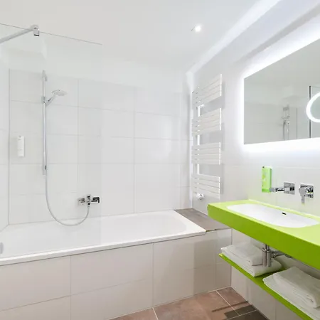 Parkhotel Neustadt فندق 4*