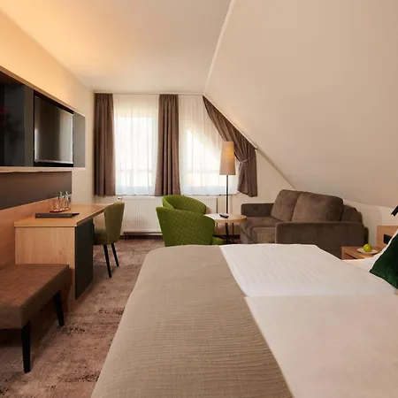 Parkhotel Neustadt فندق 4*