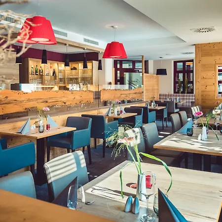 Parkhotel Neustadt فندق 4*